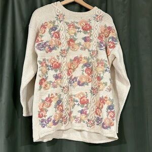 Hand Knit Vintage Floral Sweater | Size M